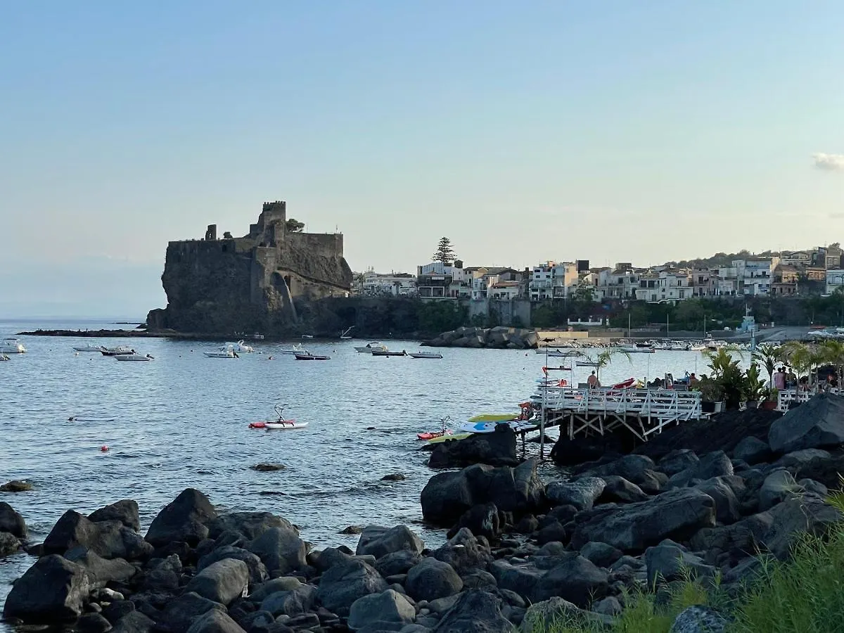 Lorenzo'S House Catania City Centre - Comfortable Large Apartment With 2 Bedrooms And 2 Baths, Close To Trains, Metro And Bus Station